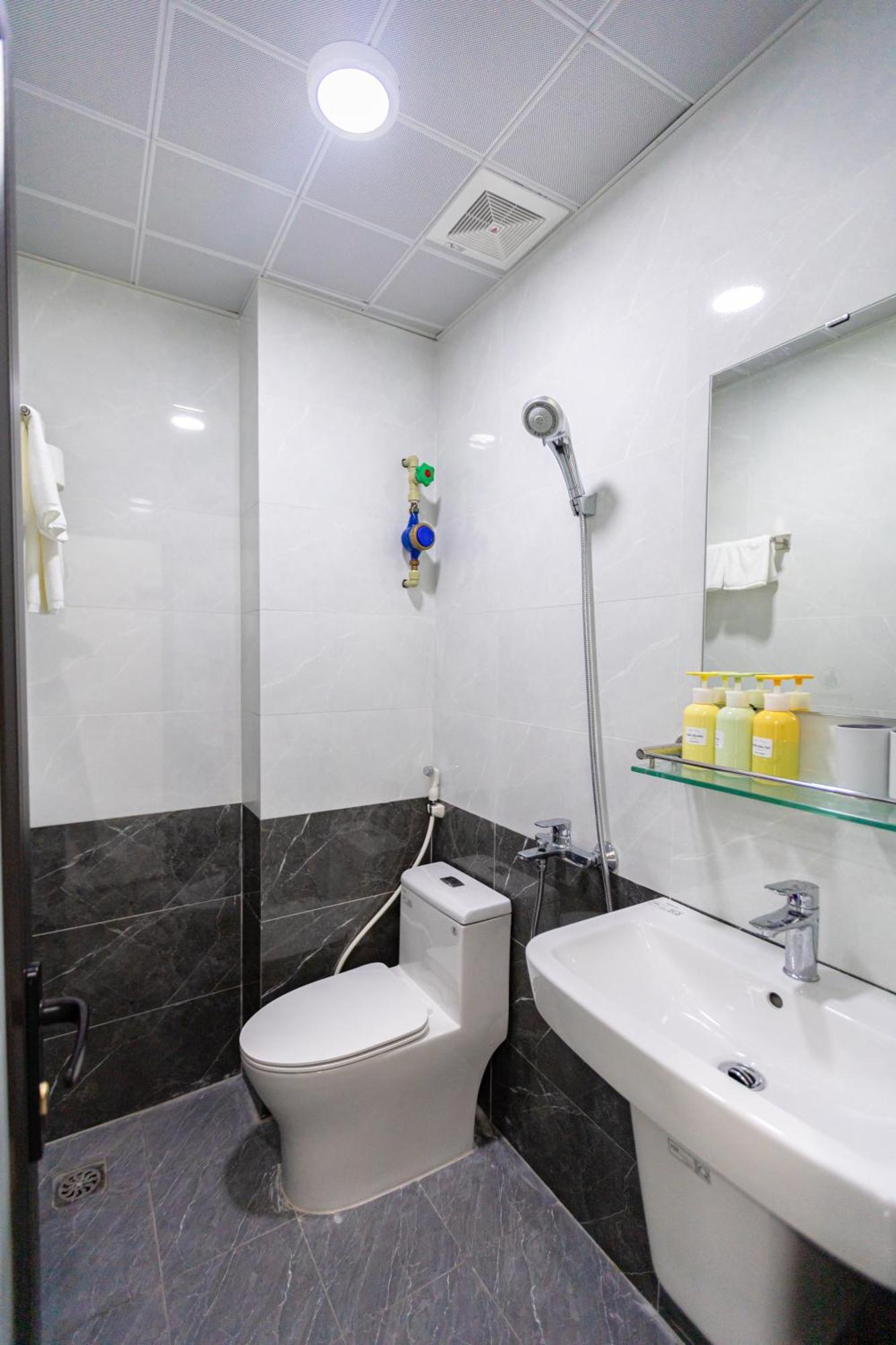 Hera Palace Hotel & Apartment Ba Dinh Hanoi Esterno foto